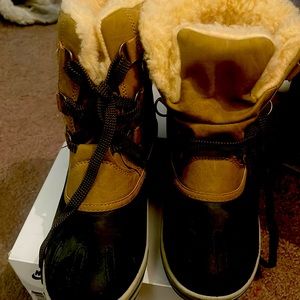Paws boots size 8